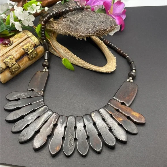 Bone dyed pictographs necklace vintage C37 - Picture 6 of 8